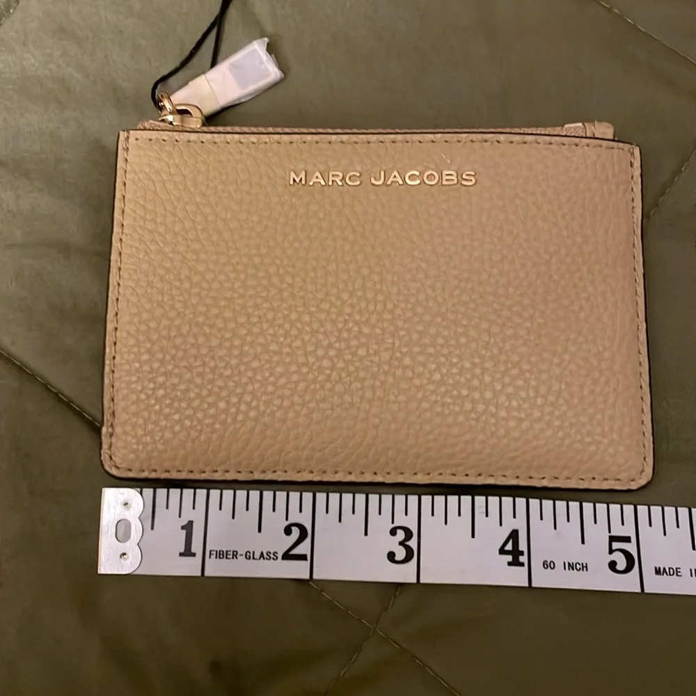 NWT MARC JACOBS credit card/ coin purse 
Size 5”w  x 3 3/4” H - Picture 6 of 8